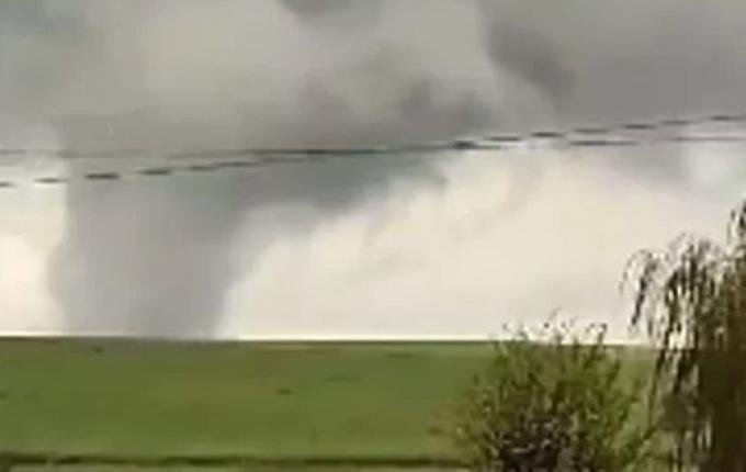 Em meio à tragédia das chuvas, RS registra formação de tornado