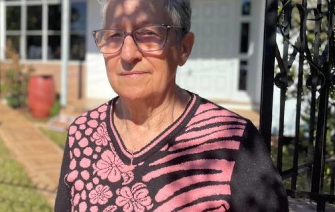 "Eles choravam e me abraçavam": vizinha relata pânico após ataque a escola em Estação