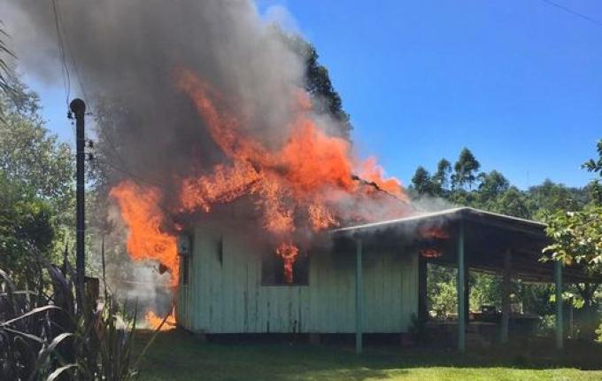 Incêndio destrói casa em Barra do Guarita