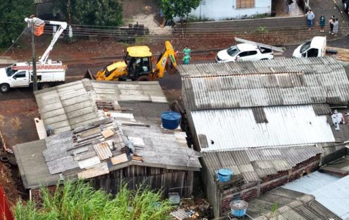 ‘Só pensava em me proteger’, moradores relatam terror após temporal em São Miguel do Oeste