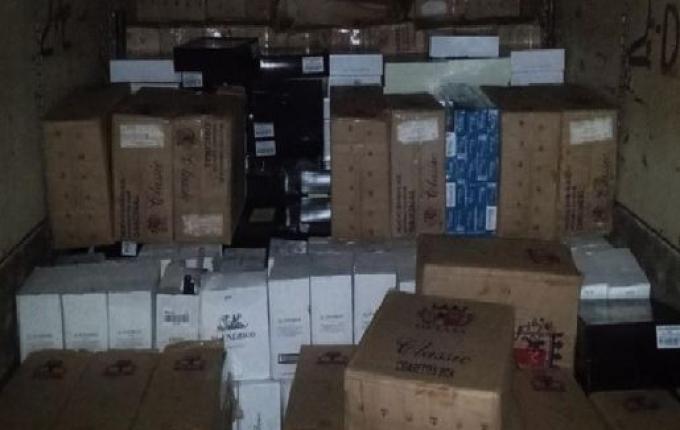 90 mil carteiras de cigarro e 200 caixas de vinho são apreendidas em Dionísio Cerqueira