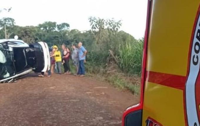 Capotamento de veículo deixa dois feridos em Princesa