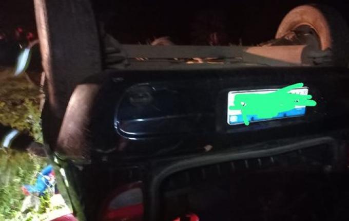 Condutor morre em saída de pista seguida de capotamento