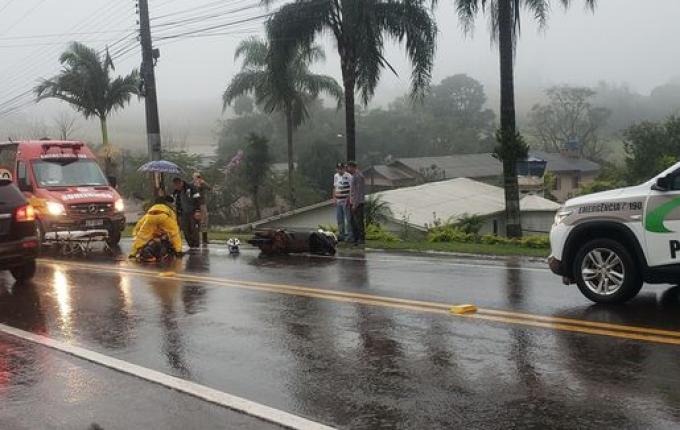 Colisão deixa motociclista ferido na Avenida Gustavo Fetter, em Iporã do Oeste