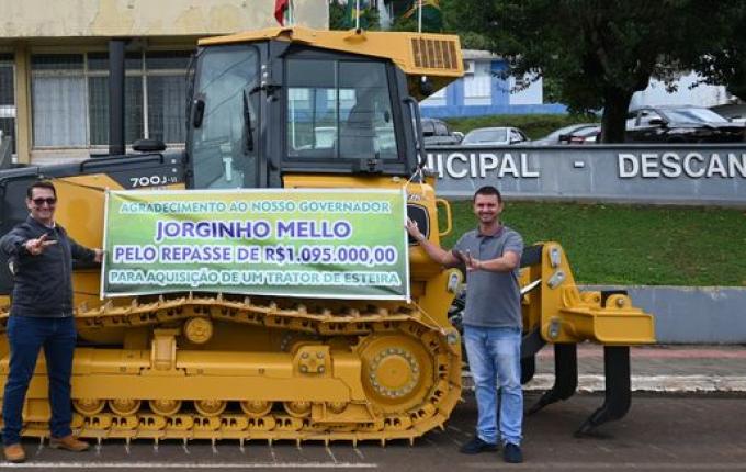 Descanso recebe trator de esteiras para reforçar o parque de máquinas
