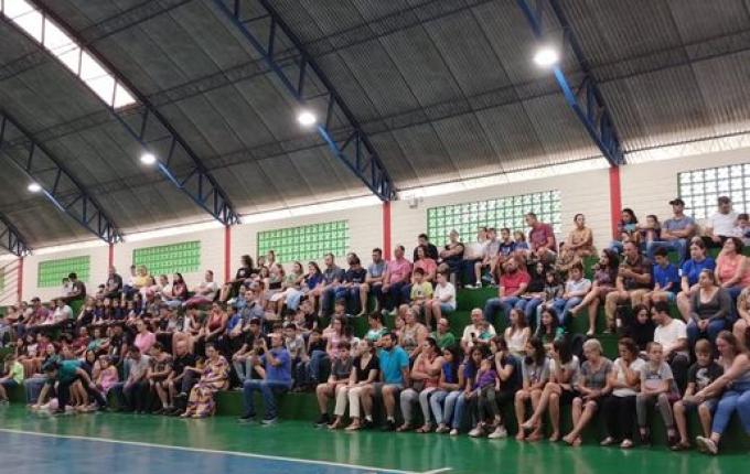 Pais e alunos participam do Dia da Família na Escola em São Miguel do Oeste