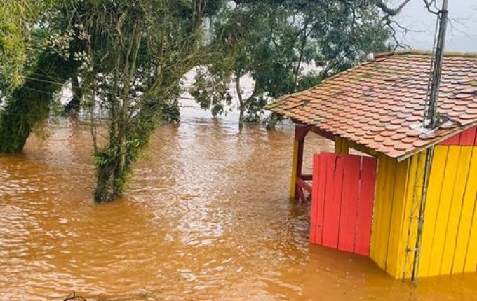 Área de Lazer é atingida por enchente do Rio Uruguai