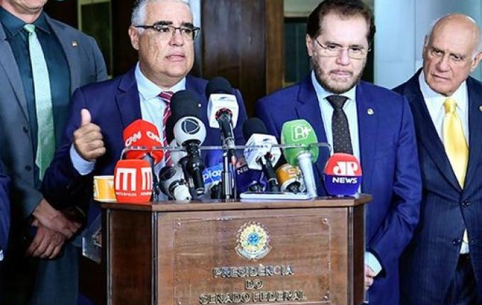 Senadores defendem impedimento de Luis Roberto Barroso