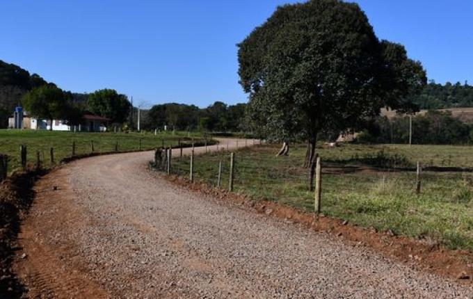 Setor de Obras de Guaraciaba divide equipes para ampliar serviços