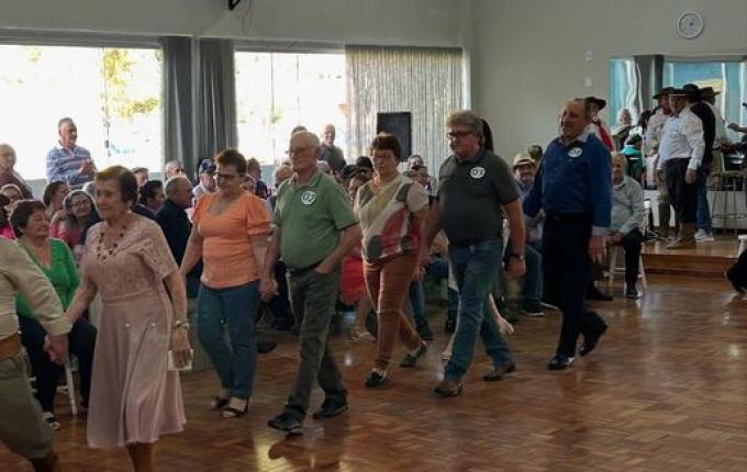 Casal é coroado rei e rainha da primavera e segue para concurso regional em SJCedro