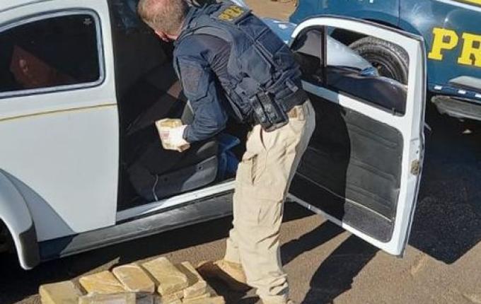 PRF apreende Fusca com carga milionária de cocaína no RS