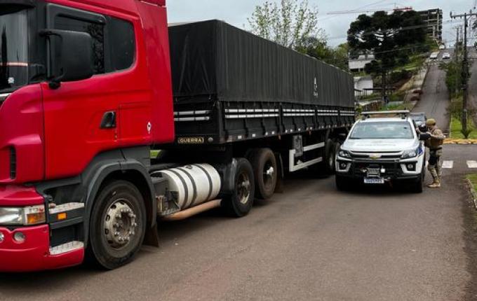 Motorista de caminhão que atropelou jovem é localizado voltando para SMO