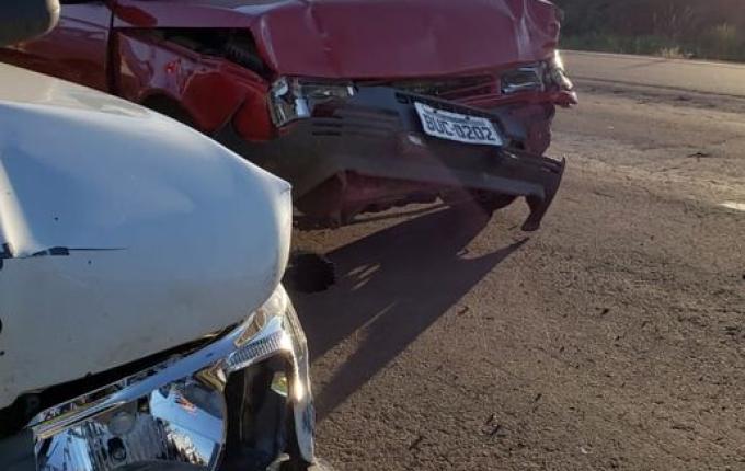 Engavetamento envolve três veículos na SC 163