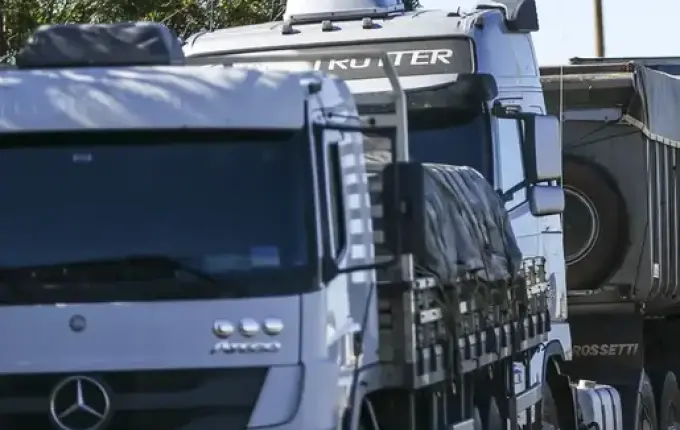 Aprovado projeto autorizando caminhoneiros a usarem pátios da Polícia para descanso