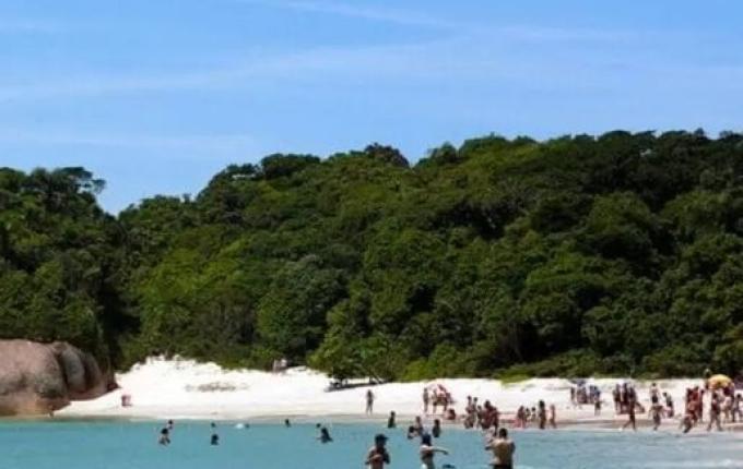 Relatório aponta que 35% das praias de SC estão impróprias para banho