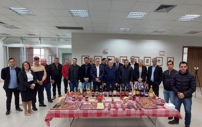 Lançamento da Festa do Queijo e do Vinho é realizada no Sicoob São Miguel