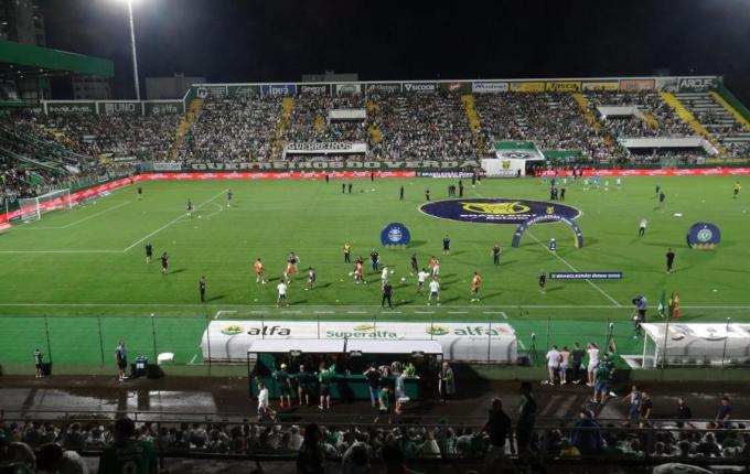 Chapecoense empata com o Grêmio diante de público recorde na Arena Condá pelo Brasileirão