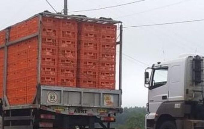 Colisão entre caminhão e moto deixa uma pessoa morta em Chapecó