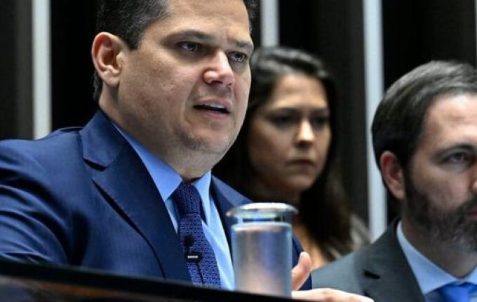 Alcolumbre arquiva PEC da Blindagem horas após rejeição unânime em comissão no Senado