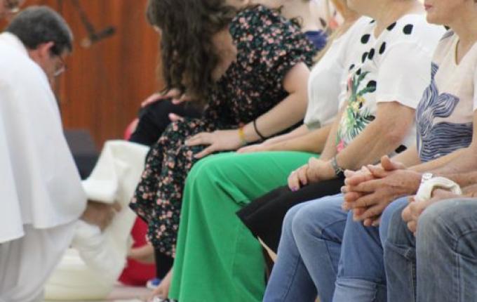 Igreja São Miguel Arcanjo realiza missa de Lava-pés
