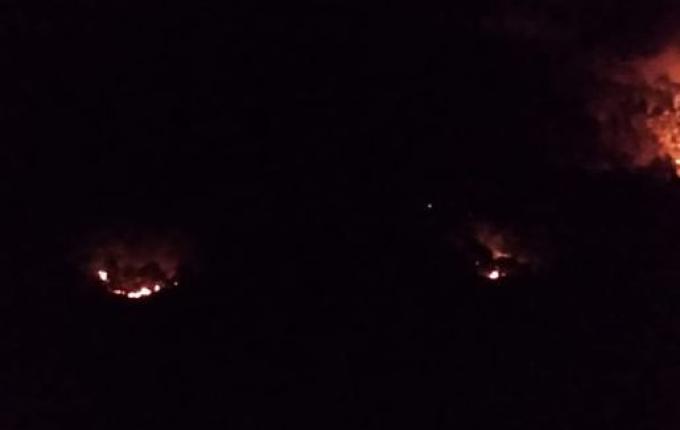 Bombeiros combatem mais um incêndio em mata por mais de 11 horas