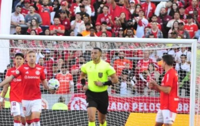 Inter perde por 1 a 0 para o Fortaleza e pode acabar a rodada mais perto do Z-4 do Brasileirão