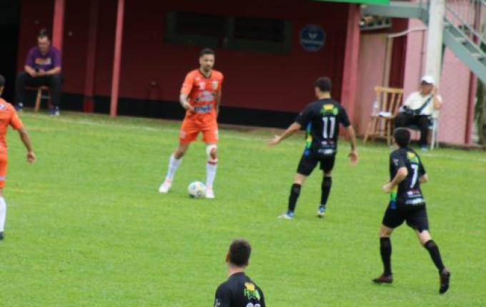 FOTOS: Pérola vence o Brasil na ida das finais do Municipal