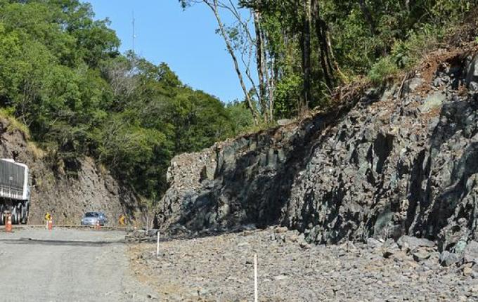 Atenção: BR-282 será fechada nesta segunda e terça-feira para detonação de rochas