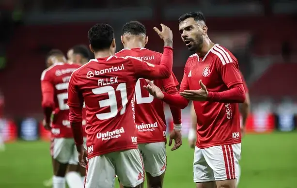 Em duelo de cinco gols, Inter derrota o Athletic por 3 a 2