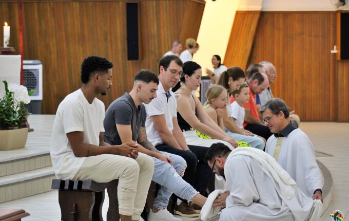 Missa de Lava-Pés abre celebrações do Tríduo Pascal em São Miguel do Oeste