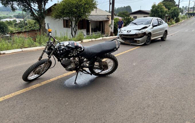 Motociclista fica com ferimentos graves em colisão frontal com carro em Descanso