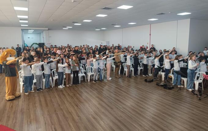 Proerd forma 110 estudantes e premia destaques em Iporã do Oeste