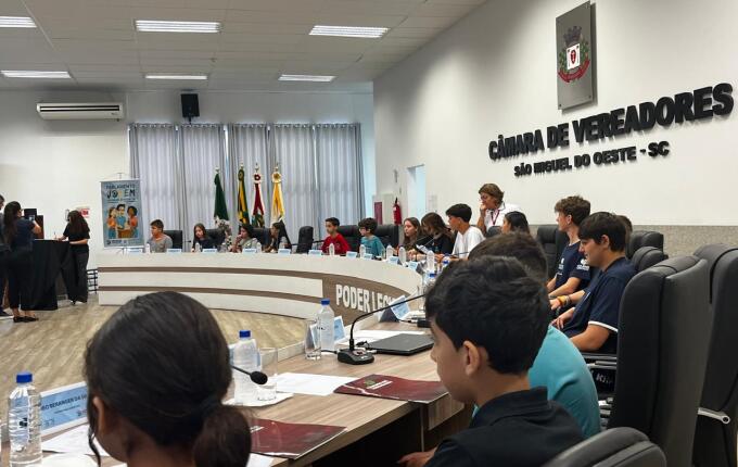 Jovens parlamentares são diplomados e elegem Mesa Diretora em São Miguel do Oeste