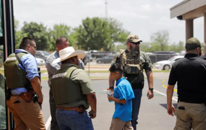 Tiroteio em escola de ensino fundamental no Texas deixa 15 mortos