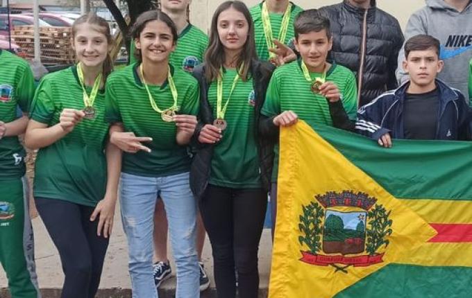 Atletismo de Guarujá do Sul garante vaga no Estadual do JESC