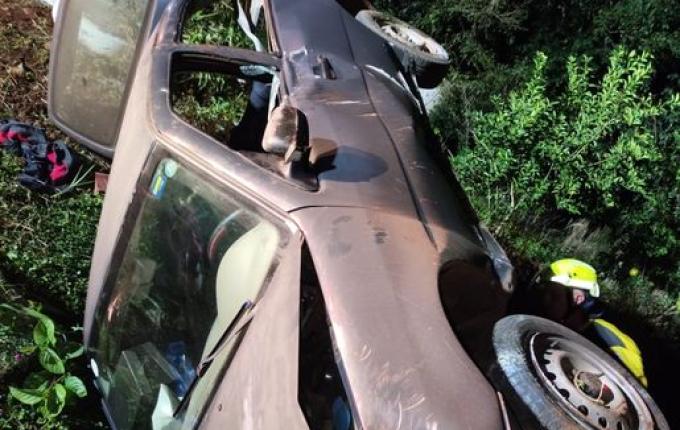 Motorista capota carro e é preso por embriaguez ao volante em Descanso