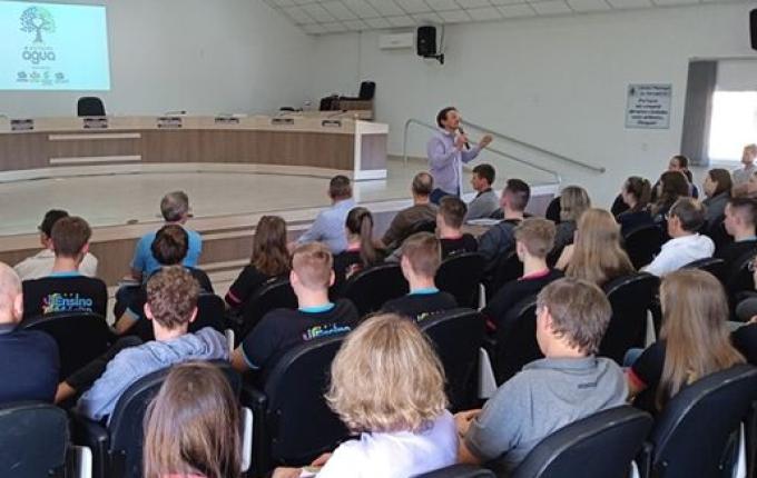 São João do Oeste realiza evento de lançamento do projeto "Plantando Água"