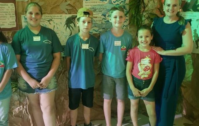 Feira pedagógica demonstra aprendizado de alunos em Mondaí