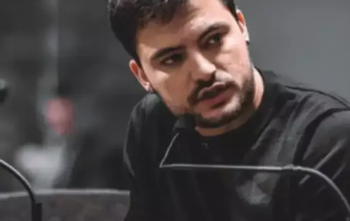 Felipe Neto terá que indenizar moradora de SC por divulgar mensagem privada