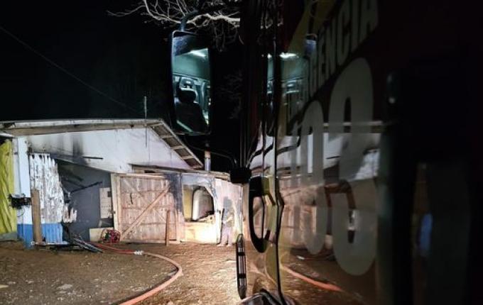 Incêndio atinge aviário no interior de Itapiranga