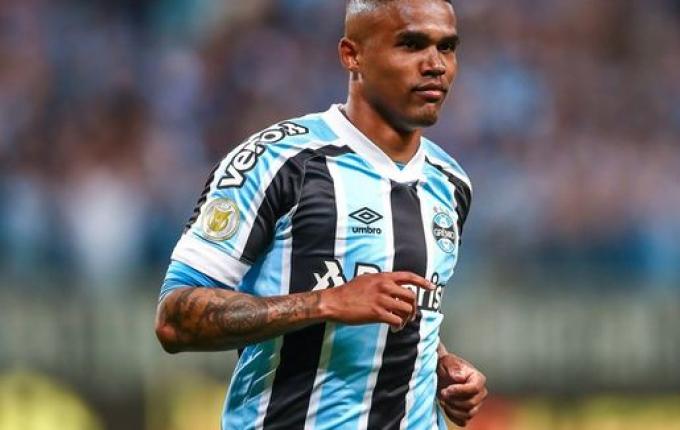 Grêmio e Douglas Costa chegam a acordo para rescisão de contrato