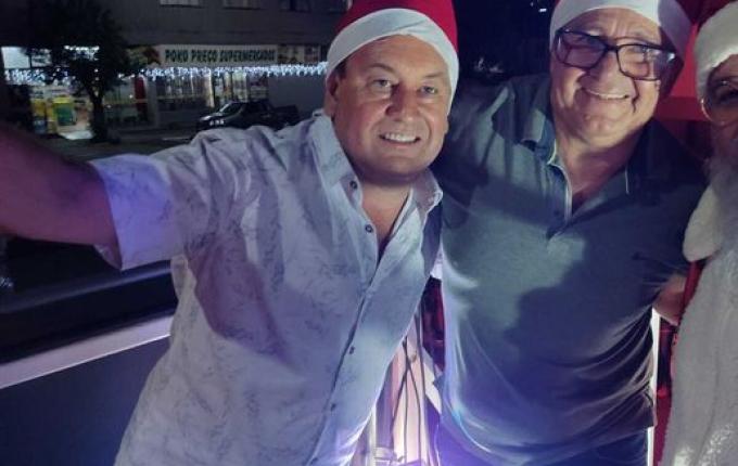 VÍDEO: Papai Noel é recebido com grande festa na praça central de São José do Cedro