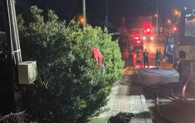 Menina de 10 anos é encontrada morta dentro de banheiro após casa pegar fogo em SC