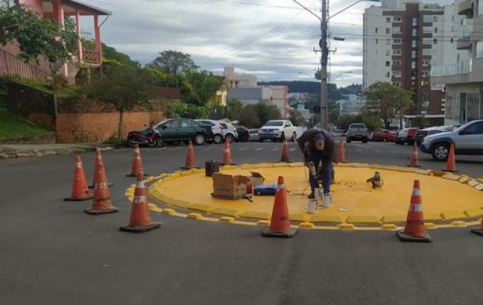 Demutran instala três novas rótulas em São Miguel do Oeste
