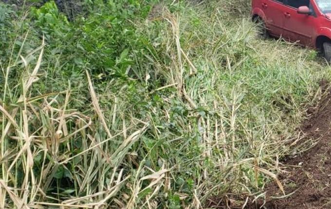 Mulher sofre ferimentos leves em saída de pista na SC 163 em Itapiranga