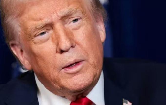 Trump assina ordem executiva para proteger receitas do petróleo venezuelano mantidas nos EUA