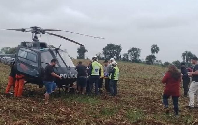Homem fica ferido após tombamento de trator em ribanceira de Galvão