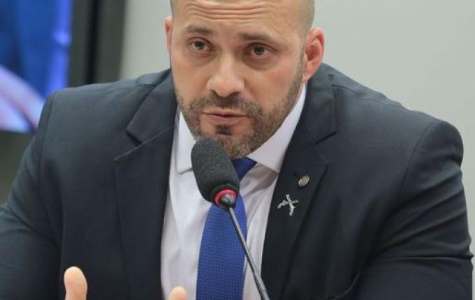 Deputado Daniel Silveira é condenado a mais de oito anos de prisão pelo STF