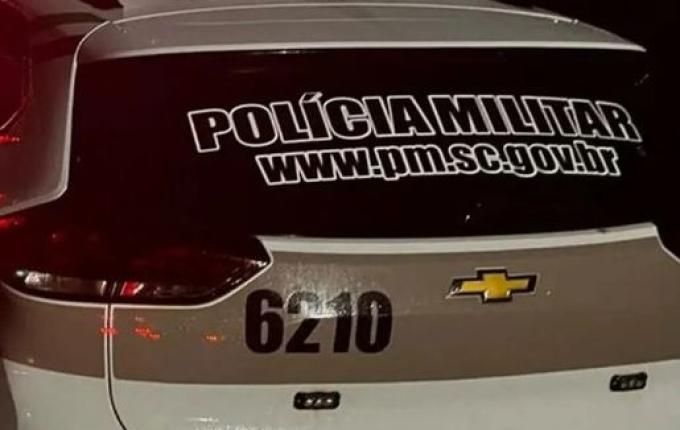 Polícia prende homem após agressão e dano no centro de Riqueza