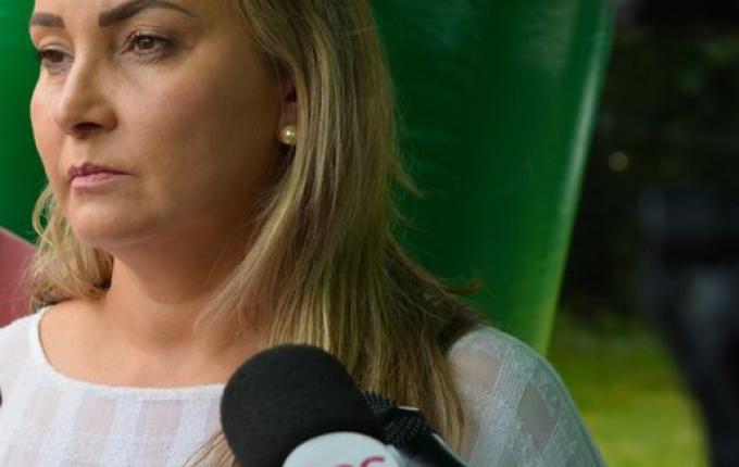 Defesa de Daniela Reinehr quer votação separada do processo de impeachment